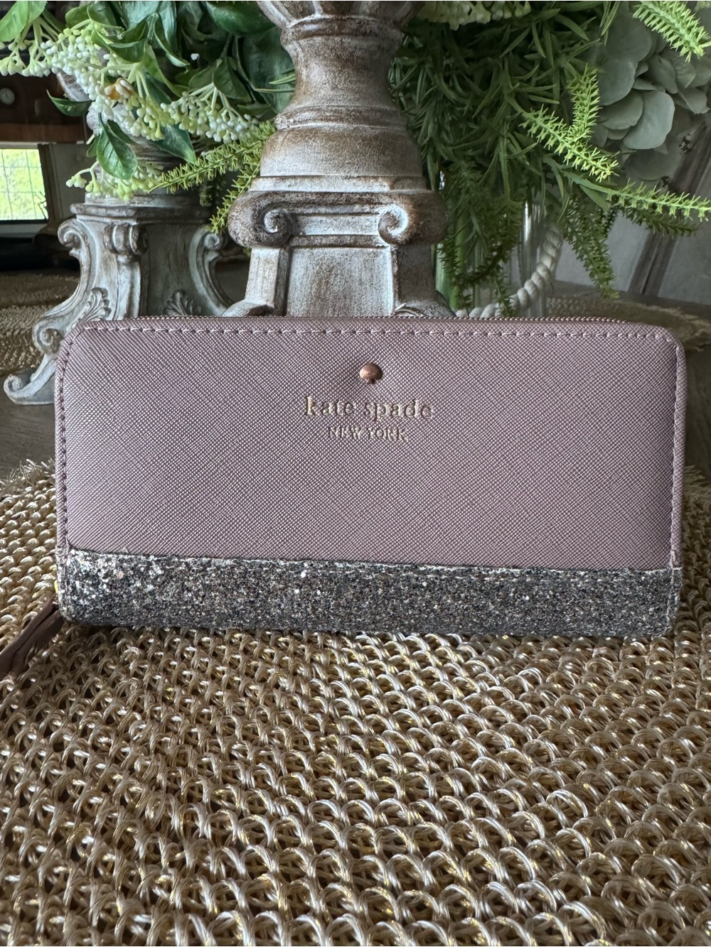 NWOT kate spade Dusty Rose Glitter Trim Zip Wallet CLASSIC no longer made